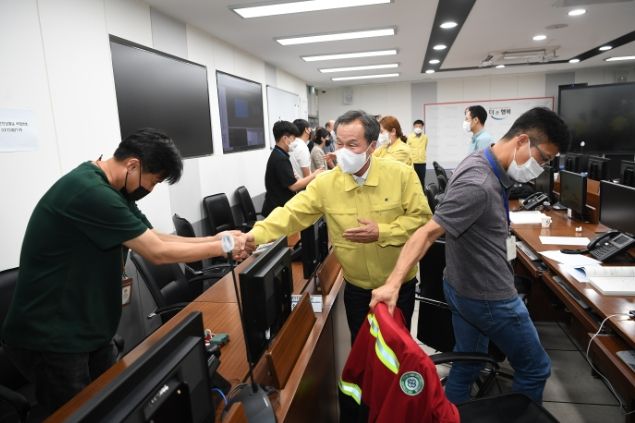 포천시의회, 포천시 재난안전대책본부 상황실 격려 방문