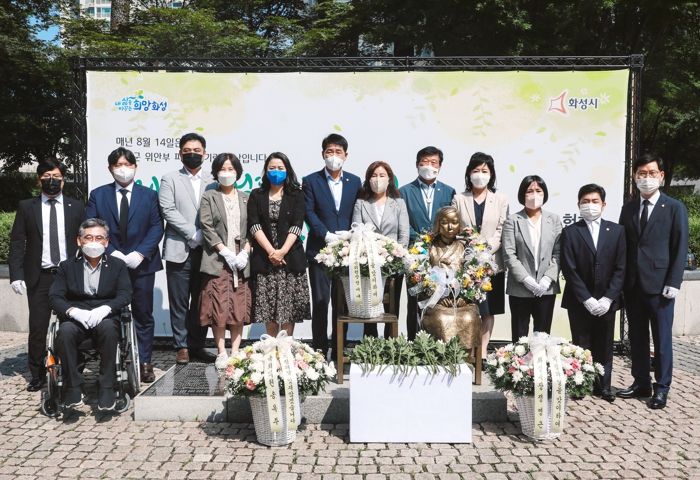 화성시의회, ‘일본군위안부 피해자 기림의 날’ 기념 헌화