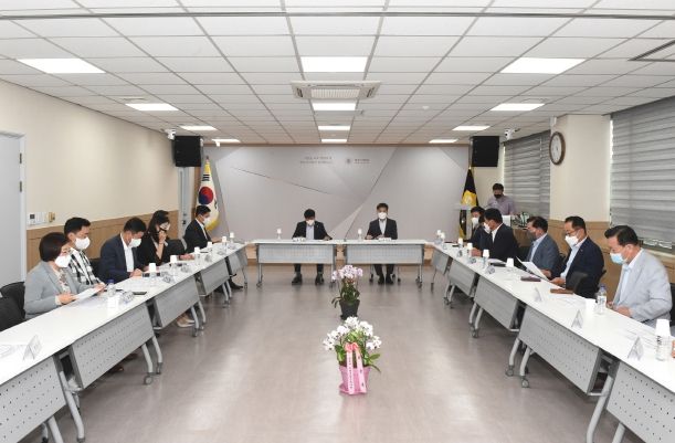 양주시의회가 농협지부장 및 조합장과 간담회를 열고 당면 현안을 논의했다.