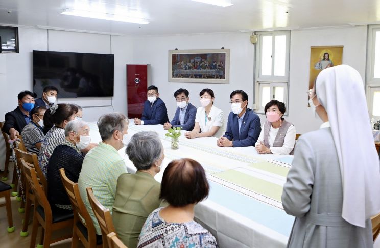 의왕시의회 노인양로원 마리아의집 방문