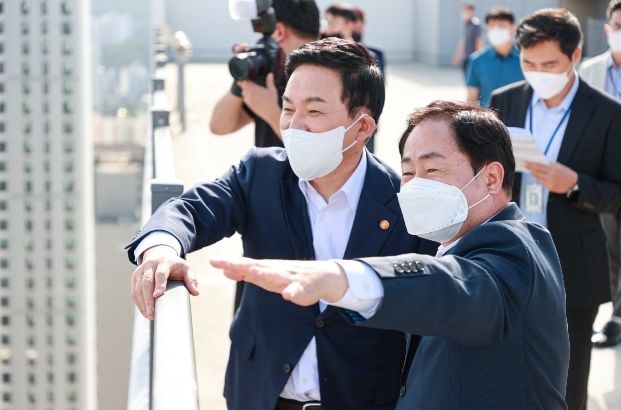 다산신도시와 3기 신도시 왕숙지구 등의 현장을 확인하고 있는 원희룡 장관과 주광덕 시장
