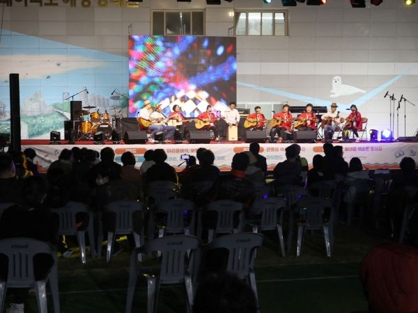 옹진군 대이작도에서 섬마을밴드 음악회 열려