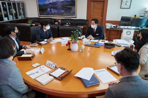 아산시 발달장애인 일자리 및 직업훈련 협약 장면과 기념사진