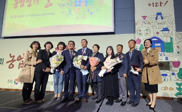 사천시, 제27회 농업인의 날 정부포상 2명, 도지사 표창 2명 수상