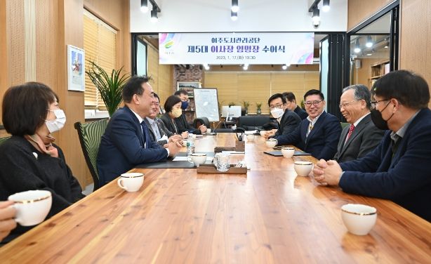 이충우 시장, 임명진 제5대 여주도시관리공단 신임 이사장 임명장 수여
