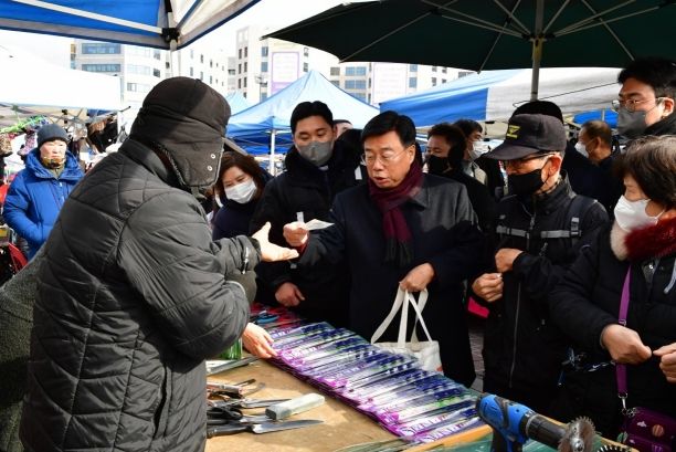 신상진 성남시장, 설 명절 맞이 전통시장 방문