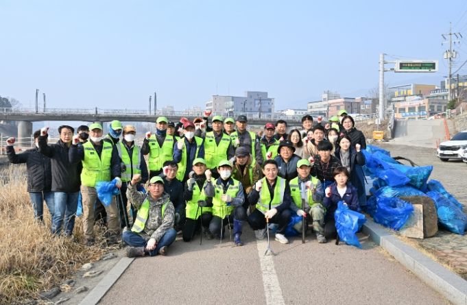 백영현 포천시장,‘봄맞이 대청소’솔선 참여