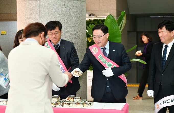 양주시·농협중앙회 양주시지부, 백설기데이 맞아 ‘백설기 나눔 행사’개최