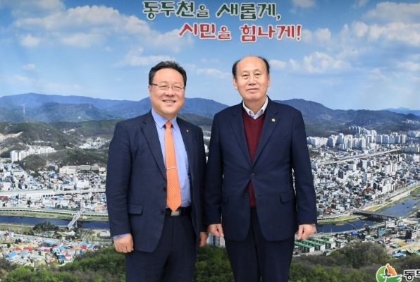 경기신용보증재단 신임 이사장과 박형덕 동두천시장 만나 업무 협의