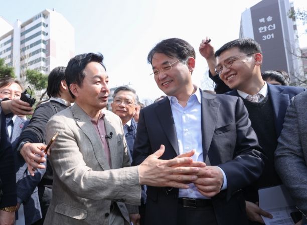 원희룡 국토교통부장관이 일산신도시를 방문해 이동환 고양특례시장과 함께 노후계획도시 현장을 점검했다