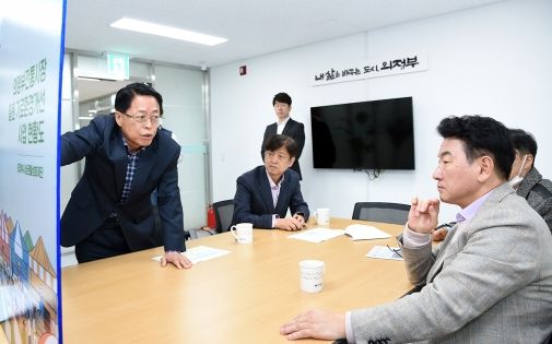 김동근 의정부시장, 확 달라진 의정부 전통시장 방문