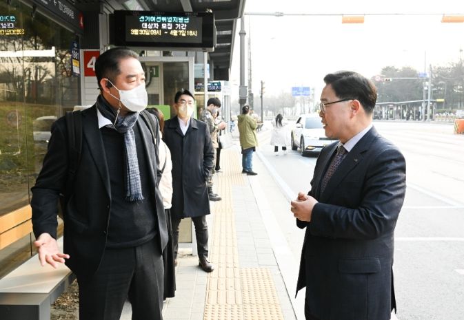 강수현 양주시장, 대중교통 출근길 버스 이용 시민과 소통 나서