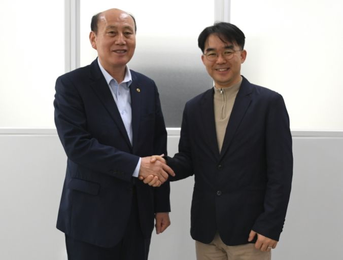 동두천시-경기도일자리재단 일자리 발전방향 '맞손' 박형덕 동두천시장, 경기도일자리재단 동두천사무소 방문