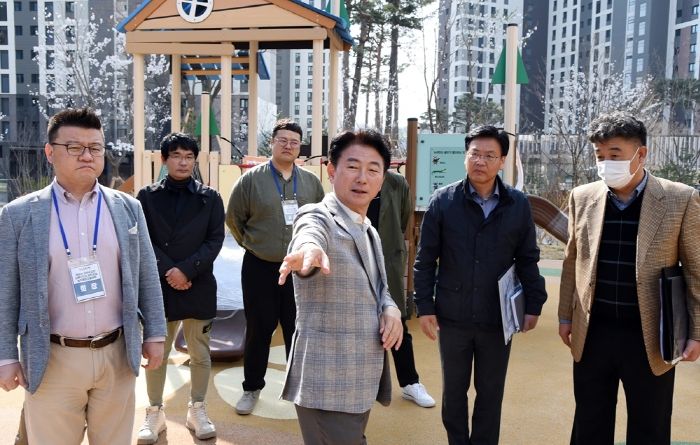 김동근 의정부시장, 아파트 내 어린이 놀이터 민원 현장 방문