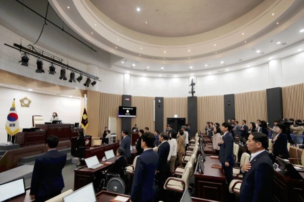 제221회 화성시의회 임시회 개회 중이다.