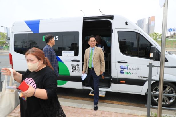평택시장, 고덕국제신도시 수요응답형(DRT) ‘똑버스’ 사업 현장 방문