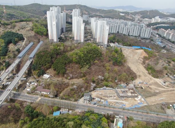 삼가2지구 공공지원 민간임대주택 진출입로 대체도로 개설될 역북근린공원과 삼가2지구 전경(항공사진)