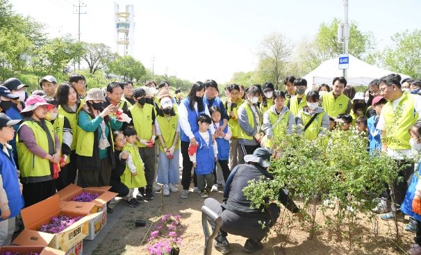 오산시, 제53회‘지구의 날’탄소중립을 위한 ‘공존과 평화 나무심기’