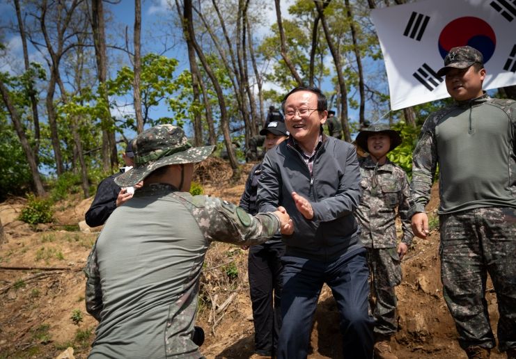 김덕현 연천군수, 제28보병사단 유해발굴 현장 격려