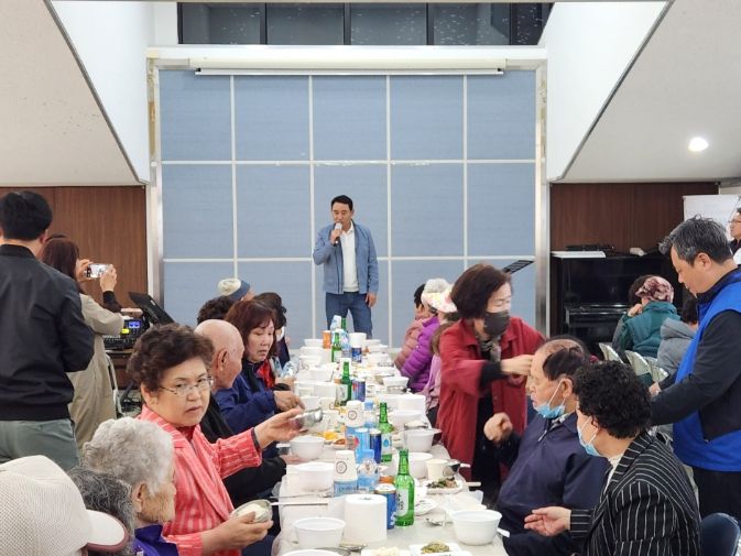 포천시 이동면 주민자치위원회,‘어르신 경로잔치’성공적 개최