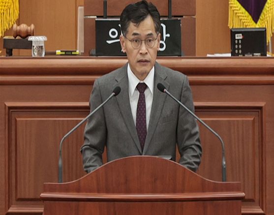 제304회 양천구의회 제2차 정례회 제1차 본회의에서 시정연설 중인 이기재 양천구청장