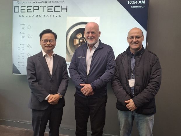 ‘UN SDG 14 씽크탱크 회의’ 후 면담(왼쪽부터 해양수산부 차관(김성범), UN사무총장 해양특사(Peter Thomson), 칠레 기후대사(Julio Cordano))