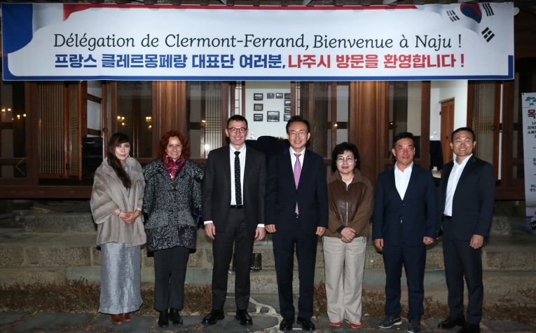 프랑스 클레르몽페랑의 제롬 오슬랑데르 부시장(왼쪽 세 번째)을 비롯한 3명으로 구성된 행정대표단이 3일간 나주를 공식 방문했다.