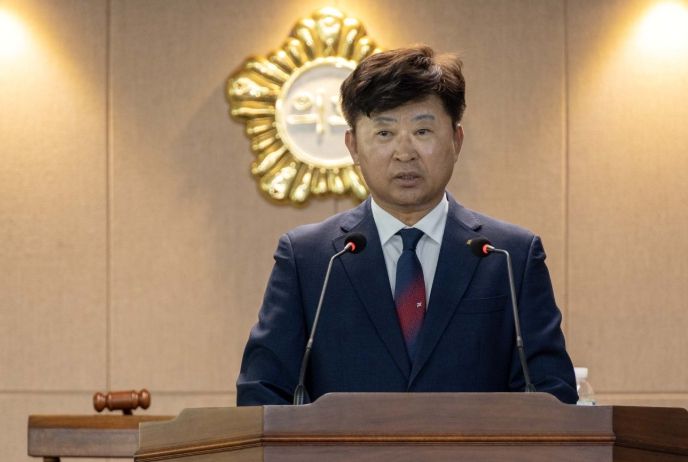 최충규 대덕구청장이 20일 대덕구의회 정례회 제1차 본회의에서 시정연설을 하고 있다