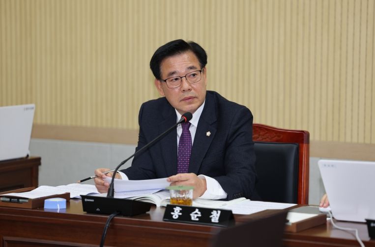 홍순철 의원(보건환경위원회 발언사진)