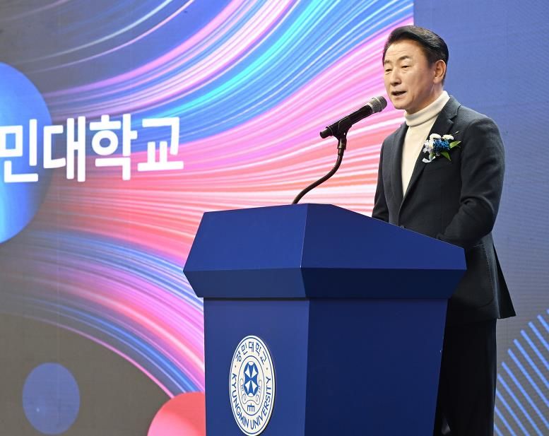김동근 시장이 12월 9일 ‘2025 경민대학교 성과전시회’ 개회식에서 축사를 하고 있다.